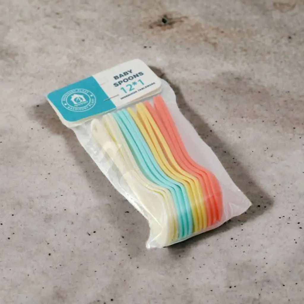 plastic spoons1.webp