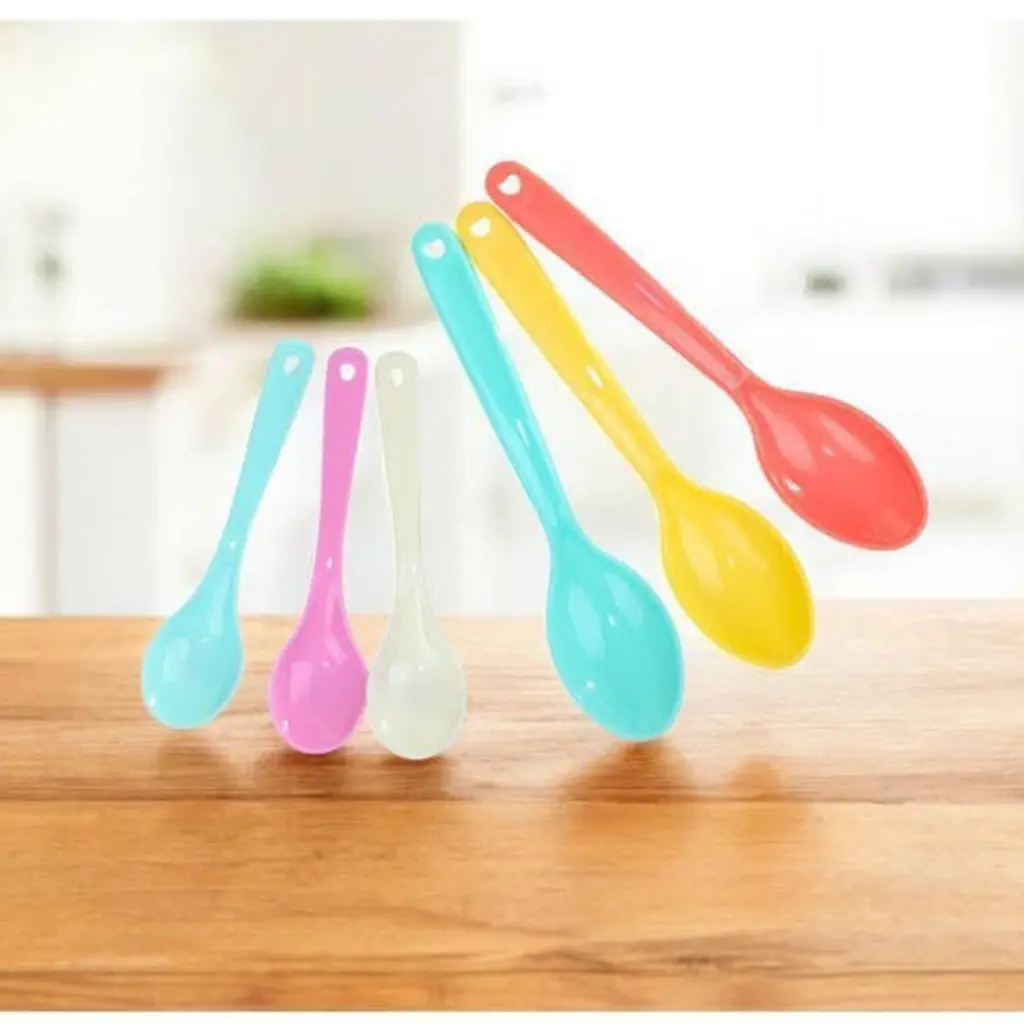 plastic spoons2.webp